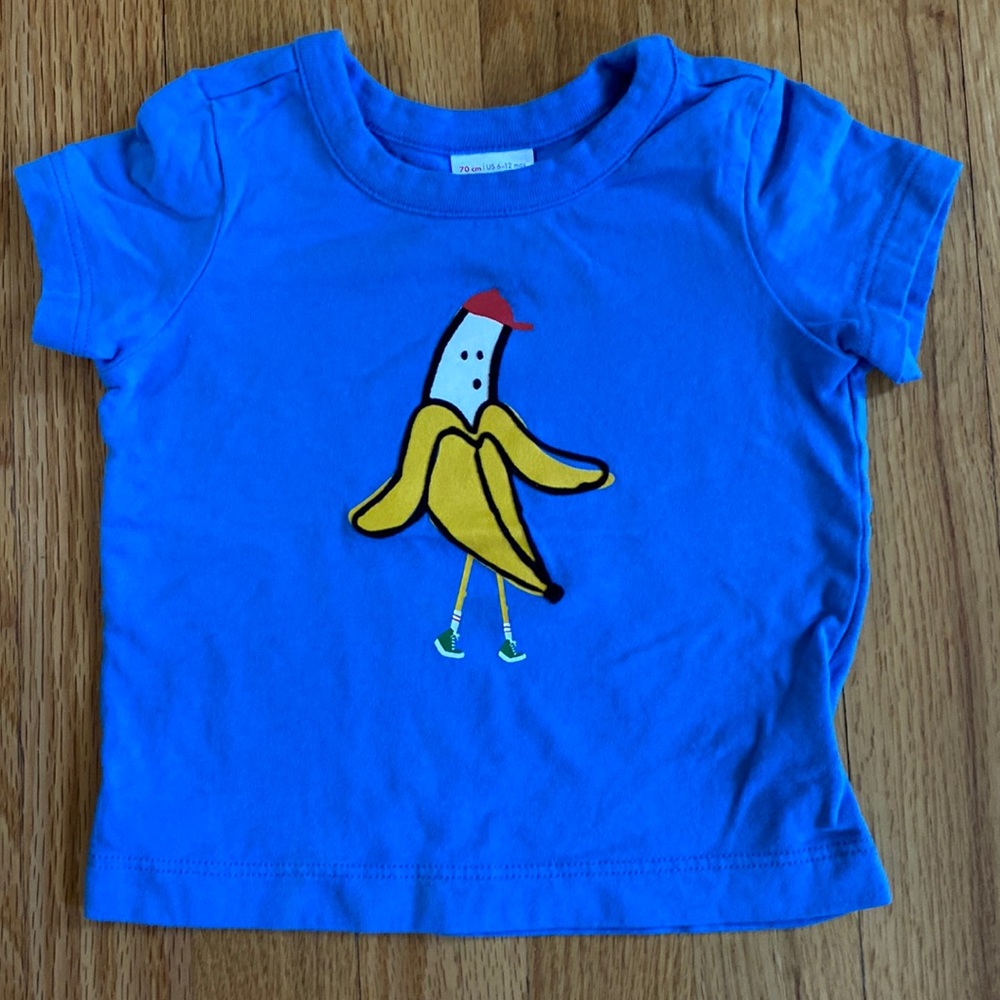 Hanna Andersson short sleeve t-shirt with banana detail on front. Extremely soft